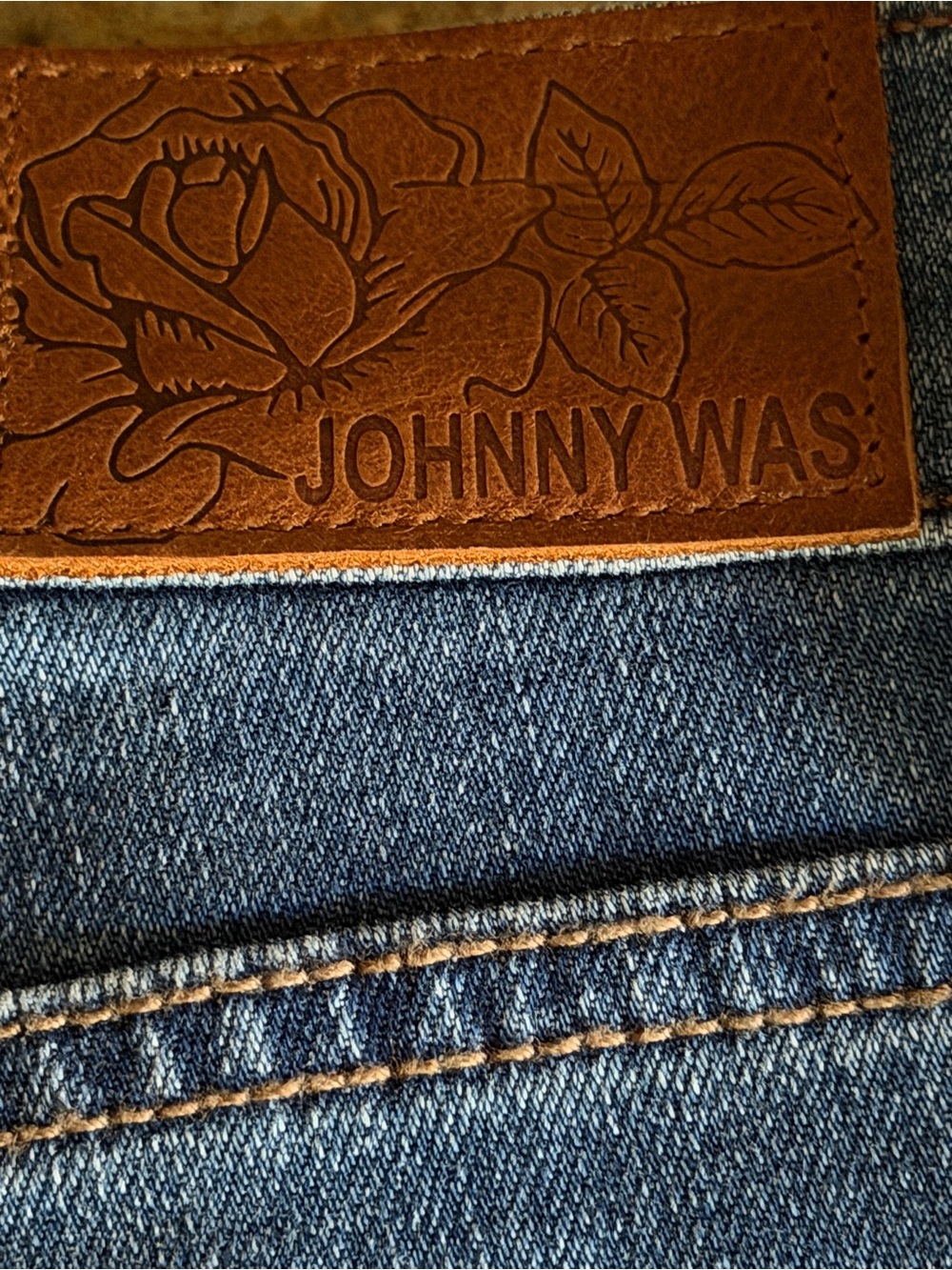 Johnny Was!
The Tomboy Denim Jeans.
Mid rise stretch relaxed fit, tapered ankle.